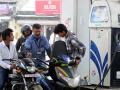 2027 पर्यंत पेट्रोलवरील दुचाकींची विक्री बंद होणार? Hero ची मागणी - Marathi News | sale of two-wheelers on petrol be stopped by 2027? Hero electric MD Naveen Munjal's demand | Latest auto Photos at Lokmat.com