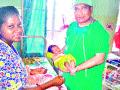 बाळंतपणासाठी डॉक्टर बनला देवदूत, फीचा एक पैसाही घेतला नाही - Marathi News | The angel who became a doctor for childbirth did not take a single penny | Latest national News at Lokmat.com