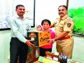 हेल्मेट मोहिमेत एका लहान मुलीचा सहभाग - Marathi News | A little girl's participation in Helmet campaign | Latest pune News at Lokmat.com