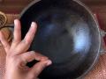 लोखंडी कढई - तव्यावर काळाकुट्ट गंज चढला? १ घरगुती उपाय, करेल मिनिटांत काम सोपे... - Marathi News | how to clean burnt iron kadai smart kitchen hacks with salt home remedy for cleaning iron pans natural ways to clean iron utensils remove black layer from iron pan | Latest sakhi News at Lokmat.com