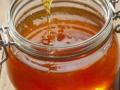 थंडीत मध गोठते का? पाहा चांगलं नैसर्गिक मध कसं टिकतं आणि लक्षात ठेवा १ सोपी ट्रिक - Marathi News | How to keep honey from freezing in winter | Latest sakhi News at Lokmat.com