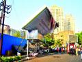 घाणेकर नाट्यगृहासमोरील स्टॅण्डवर होर्डिंग कोसळले - Marathi News | Hurding collapsed on stand behind Ghanekar Drama | Latest thane News at Lokmat.com