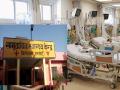संतापजनक! लाच दिली नाही म्हणून गर्भवतीला सरकारी रुग्णालयातून परतवले, अर्भकाचा मृत्यू - Marathi News | Outrageous! Pregnant woman returned from government hospital for not paying bribe, infant dies | Latest uttar-pradesh News at Lokmat.com