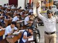 बारावी परीक्षेच्या पहिल्याच दिवशी वाहतूक कोंडीचा सामना; परीक्षार्थ्यांसाठी वाहतूक पोलिस बनले ‘देवदूत’, रायडर्सने दिला मदतीचा हात - Marathi News | Traffic jam on the first day of 12th exams; Traffic police became 'angels' for the examinees, riders extended a helping hand | Latest thane News at Lokmat.com