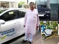 Hydrogen Cars Vs Electric Cars: इलेक्ट्रिक कारपेक्षा हायड्रोजन कार चांगली आहे का? जाणून घ्या, वैशिष्ट्ये आणि फायदे - Marathi News | know about which car is best for eco friendly hydrogen car or electric car | Latest auto Photos at Lokmat.com