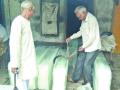 बर्फ व्यवसायाला उतरती कळा - Marathi News | Decrease the snow business | Latest raigad News at Lokmat.com