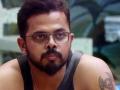 Bigg Boss12: ‘बिग बॉस’च्या घरात श्रीसंतने वापरला फोन? व्हिडिओ व्हायरल - Marathi News | Bigg Boss12: What sreesanth allowed to carry phone inside the bigg boss house | Latest filmy News at Lokmat.com
