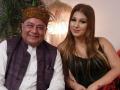 ऐकलंत का? अनुप जलोटा शोधत आहेत जसलीनला साजेसा मुलगा! - Marathi News | anup jalota searching boy for jasleen matharu bigg boss 12 | Latest filmy News at Lokmat.com