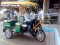 ठाणे महापालिकेच्या माध्यमातून आता सौर उर्जेवर धावणारी रिक्षा - Marathi News | Rickshaw running on solar power through Thane Municipal Corporation | Latest thane News at Lokmat.com