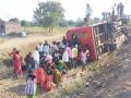 लऊळजवळ एसटी बस पलटी; ३० विद्यार्थ्यांसह १० प्रवासी जखमी - Marathi News | ST bus turnaround near Loul; 2 passers-by injured, including 2 students | Latest solapur News at Lokmat.com