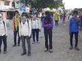 Corona Virus : तांडा चालला;भुकेने व्याकुळ परप्रांतीय मजूर पायी निघाले घराकडे - Marathi News | Corona Virus: Loboures Groups going towards home by walking from Kaij to Uttar Pradesh,Bihar | Latest beed News at Lokmat.com
