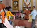 Corona in kolhapur : कोरोनाग्रस्तांसाठी नूलच्या सुरगीश्वर मठाची ५१ हजार रूपयांची मदत - Marathi News | Corona in kolhapur: Nur's Sargishwar Math provides Rs. | Latest kolhapur News at Lokmat.com