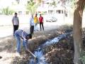 एरंडोल येथे युवकांनी स्वतः केली नालेसफाई - Marathi News | At Erandol, the youth did the cleaning themselves | Latest jalgaon News at Lokmat.com