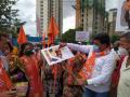 मीरा भाईंदरमध्ये शिवसेनेची नारायण राणेंविरोधात आंदोलने - Marathi News | shiv sena activists protest against narayan rane in mira bhayandar | Latest politics News at Lokmat.com