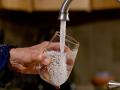जगातील २६% लोक आजही पितात अशुद्ध पाणी!  - Marathi News | 26% of people in the world still drink impure water! | Latest international News at Lokmat.com