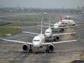 पुण्यात एक दिवस आधीच विमाने ‘जमिनी'वर; प्रवाशांना मनस्ताप  - Marathi News | A day before the airlines in Pune on ‘land’; Annoyance to passengers | Latest pune News at Lokmat.com