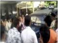 VIDEO- इंदूरमध्ये चिमुरडीवर बलात्कार करणाऱ्या आरोपीला स्थानिकांनी दिला चोप - Marathi News | VIDEO-rape in indore created anger, accused thrashed in district court | Latest national News at Lokmat.com