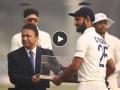 Ind vs Aus 2nd test live : संघाकडून 'Guard of Honour', सुनील गावस्करांकडून सत्कार; चेतेश्वर पुजाराला भावनिक करणारा क्षण, Video  - Marathi News | India vs aus 2nd test live scorecard Delhi : Cheteshwar Pujara EMOTIONAL speech after Sunil Gavaskar honors him with a memento on100th Test match, Video  | Latest cricket News at Lokmat.com
