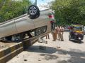 नागपुरात अनियंत्रित इनोव्हाने ई-रिक्षाचालकास चिरडले - Marathi News | An uncontrolled Innova crushed an e-rickshaw driver in Nagpur | Latest nagpur News at Lokmat.com