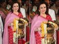 IPLचा चषक घेऊन नीता अंबानी सिद्धिविनायकाच्या चरणी! - Marathi News | Nita Ambani Takes IPL Trophy To Siddhivinayak | Latest cricket Photos at Lokmat.com