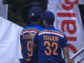 IND Vs SL 3rd ODI Live : ज्याच्यामुळे संघातून व्हावे लागले बाहेर, त्या संजू सॅमसनसोबत इशान किशन वागला असा काही, Photo Viral - Marathi News | IND vs SL 3rd ODI Int Live Score : Ishan Kishan show sportsmanship after dismissal of Sanju Samson, photo viral | Latest cricket Photos at Lokmat.com