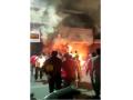 कापड दुकानाला भीषण आग, लाखोंचा माल जळून खाक - Marathi News | Fierce fire at cloths shop in chandrapur, goods worth lakhs were burnt | Latest chandrapur News at Lokmat.com