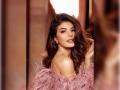Jacqueline Fernandez : अभिनेत्री जॅकलिनला दिलासा; 200 कोटींच्या मनी लाँड्रिंग प्रकरणी जामीन मंजूर - Marathi News | Actress Jacqueline Fernandez interim bail in Sukesh Chandrasekhar money laundering case | Latest filmy News at Lokmat.com