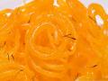 खास जिलेबी खाण्यासाठी कुटुंबासह येतात या यात्रेत भाविक - Marathi News | The devotees visit the family to eat specially the Jalebi | Latest jalgaon News at Lokmat.com
