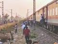 सर्वच मृत परप्रांतीय, आक्रोश करायला कोणी नाही! - Marathi News | Jalgaon Train Accident: All dead immigrants, no one to mourn! | Latest maharashtra News at Lokmat.com
