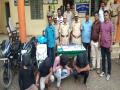 जामनेरात दरोडा टाकण्याच्या तयारीतील पाच जणांची टोळी जेरबंद - Marathi News | Five people preparing to throw robbery in Jamnar | Latest jalgaon News at Lokmat.com