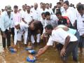 Sangli: जत तालुक्याच्या पूर्व भागात म्हैसाळ योजनेचे पाणी दाखल, सर्वपक्षीय नेत्यांच्या हस्ते पूजन - Marathi News | In the eastern part of Jat taluka sangli the water of Mhaisal scheme has been introduced | Latest sangli News at Lokmat.com