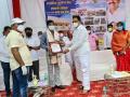 corona virus : सांगलीच्या आयुक्तांचा कोविड योद्धा पुरस्काराने सन्मान - Marathi News | corona virus: Sangli Commissioner honored with Kovid Yodha Award | Latest sangli News at Lokmat.com