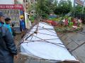 ठाण्यात लोखंडी होर्डिंग स्टँड कोसळला - Marathi News | | Latest thane News at Lokmat.com
