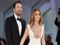 Jennifer Lopez आणि Ben Affleck ने २० वर्षांनी पुन्हा केला साखरपुडा, याआधी मोडलं होतं लग्न! - Marathi News | Jennifer Lopez And Ben Affleck Are Engaged Again After 20 Years | Latest filmy News at Lokmat.com