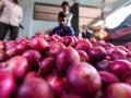 .. तर कांदा व्यापाऱ्यांचे परवाने होणार रद्द - Marathi News | .. then the licenses of onion traders will be cancelled | Latest agriculture News at Lokmat.com