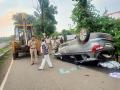 Accident in Nagpur: नागपूरमध्ये खड्डा चुकविण्याच्या नादात अनियंत्रित कारने चौघांना चिरडले, महिला जखमी - Marathi News | big car accident in Nagpur; car rams on 5 people; 4 died | Latest crime News at Lokmat.com