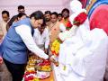 जय जिजाऊ... शिवरायांच्या माऊलीपुढे मुख्यमंत्री नतमस्तक - Marathi News | cm devendra fadnavis visits sindkhed raja takes blessings of jijau | Latest maharashtra News at Lokmat.com