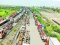 जेएनपीटी बंदरातील वाहतूकदारांचा संप - Marathi News | transporter strike at JNPT port | Latest raigad News at Lokmat.com