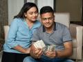 नवरा पैशाचे व्यवहार करतो आणि बायकोला काहीच माहिती नसते? संसारात अशी ‘गुप्तता’ योग्य नाही कारण.. - Marathi News | Partner and financial secrecy, how to be more communicative about money | Latest sakhi News at Lokmat.com