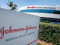 'Johnson & Johnson' कंपनीच्या उत्पादनामुळे कॅन्सर होण्याचा धोका; सनस्क्रीनमध्ये आढळले 'बेंझिन'! - Marathi News | america cancer risk from us johnson and johnson sunscreens company recalled products | Latest business News at Lokmat.com