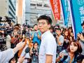 थेट चीनसारख्या महासत्तेलाच आव्हान देणारा जोशुआ - Marathi News | joshua wong a face of hong kong protest against china | Latest oxygen News at Lokmat.com
