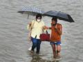 Mumbai Rain: गरजणारा बरसला; मुंबईभर पावसाचा राडा, संध्याकाळनंतर जाेर ओसरला - Marathi News | heavy rain in mumbai; low after evening | Latest mumbai News at Lokmat.com