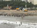 जुहू चौपाटीवर बुडालेल्या पाच जणांपैकी तिघांचे मृतदेह सापडले - Marathi News | Two Dead, Two Feared Drowned Off Mumbai's Juhu Beach | Latest mumbai News at Lokmat.com