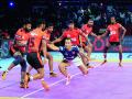 प्रो-कबड्डी : दिल्लीविरुद्ध यू मुम्बाच ‘दबंग’ - Marathi News | Pro-Kabaddi: You Mumbach 'Dabang' against Delhi | Latest kabaddi News at Lokmat.com