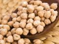 कोलेस्ट्रॉल आणि ब्लड प्रेशरवर परिणामकारक ठरतात काबुली चणे! - Marathi News | Kabuli chana or chickpeas reduces cholesterol and controls blood pressure | Latest food News at Lokmat.com