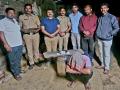 अल्पवयीन मुलीच्या अपहरण प्रकरणात सराईत गुन्हेगार अटकेत, जवळ आढळली २ गावठी कट्टे - Marathi News | Criminal arrested with two gun in kidnapping case of minor girl | Latest beed News at Lokmat.com
