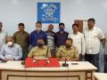 गावठी पिस्तुल बाळगणाऱ्या तिघांना पोलिसांनी पकडले - Marathi News | Police arrested three persons carrying village pistols | Latest dhule News at Lokmat.com
