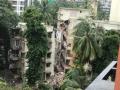 Mumbai Building Collapse : खारमध्ये पाच मजली इमारतीचा भाग कोसळला - Marathi News | Part of Pooja Apartment Building collapsed on Khar Road No.17 | Latest mumbai News at Lokmat.com