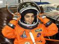 Kalpana Chawla Birth Anniversary: बालपणीचे स्वप्न उराशी घेऊन कल्पना चावला अंतराळात झेपावली खरी, पण... - Marathi News | Kalpana Chawla Birth Anniversary: childhood dream came true in space, but died in Accident | Latest national Photos at Lokmat.com