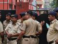 रेल्वे स्टेशन आणि एसटी स्टँड परिसरात रात्रीच्या वेळेस प्रवाशांना लुटणारी सहा जणांची टोळी गजाआड - Marathi News | A gang of six men looted passengers at night at the train station and ST stand area. | Latest crime News at Lokmat.com